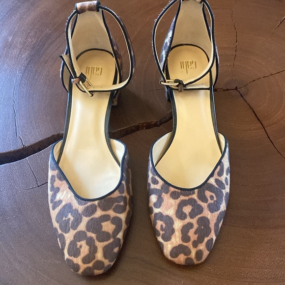 CAbi Leopard Print Ankle Strap Shoes/ Size 8.5 - Picture 2 of 9